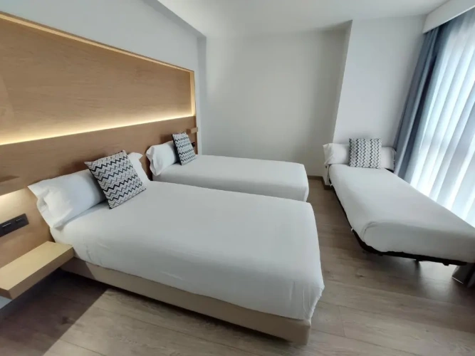Standard Triple room