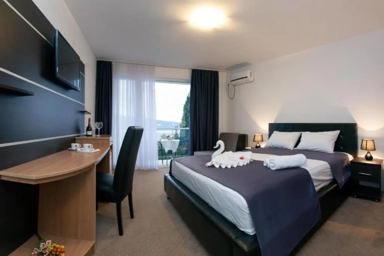 Comfort Double room with balcony and with sea view
