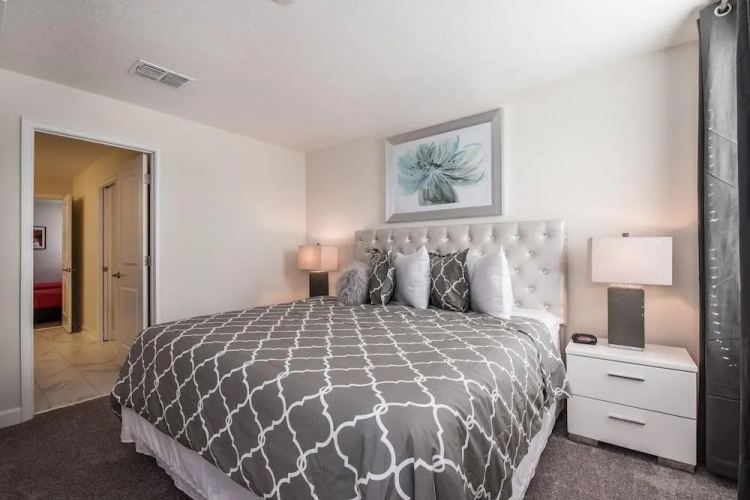 8 Bdrm 5 Bath Villa