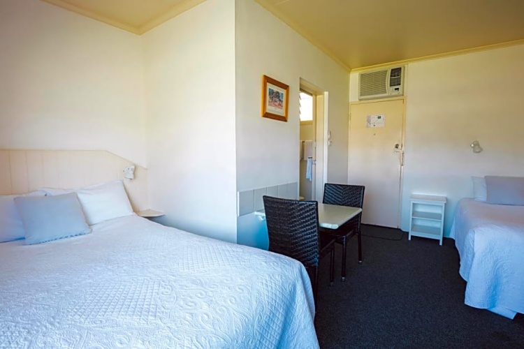 Standard Twin room with view