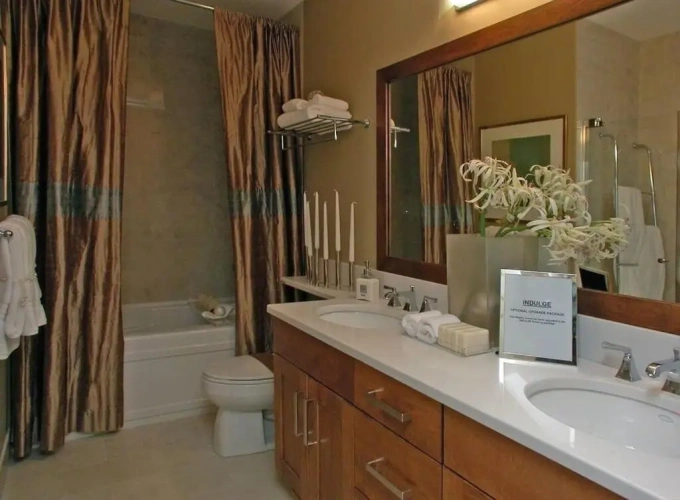 Suite with lake view