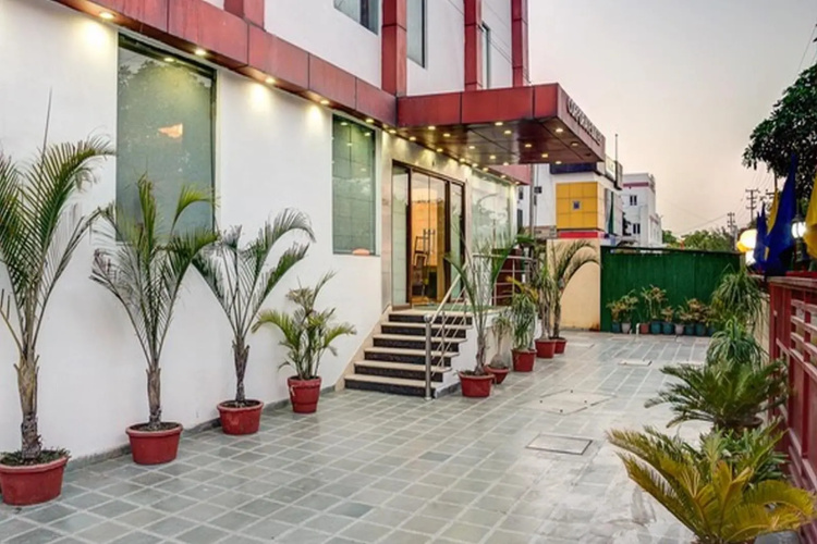 Rg Corporate Suites