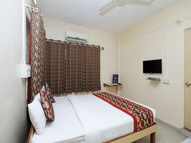 OYO 946 Royce Studio Apartments