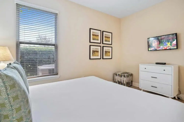 4131 Oaktree Drive