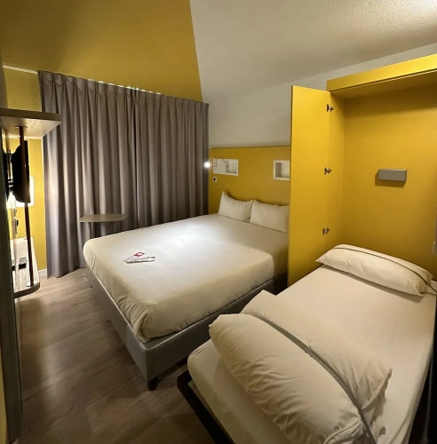 Standard Triple room