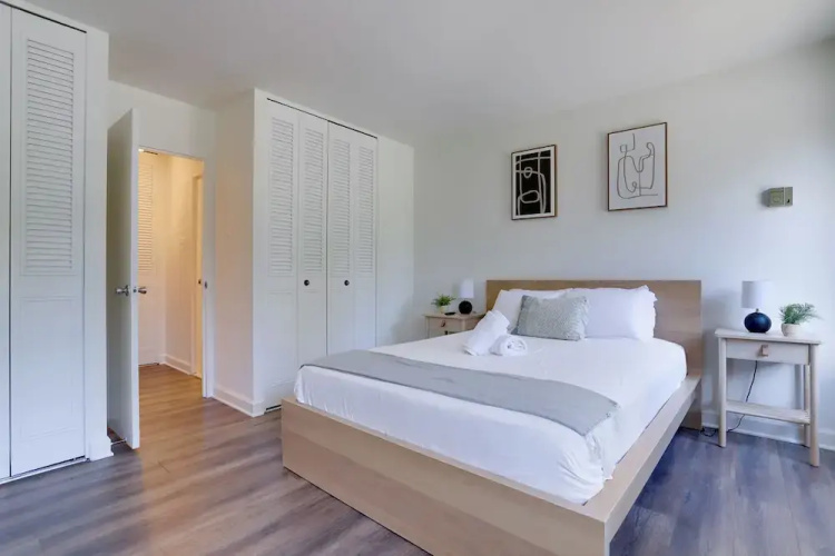 Contemporary Studio by Barton Park