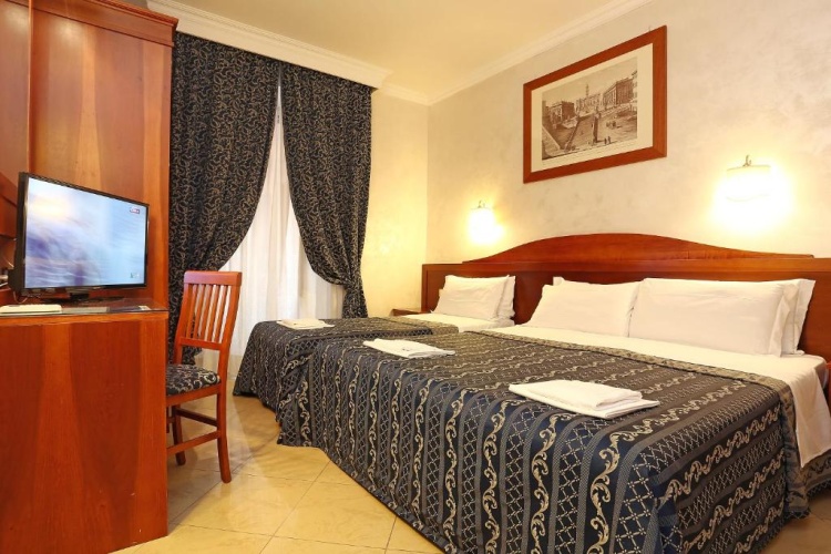 Standard Triple room