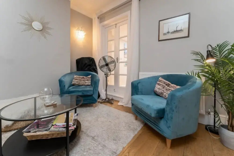 Host Stay Temple Street Townhouse