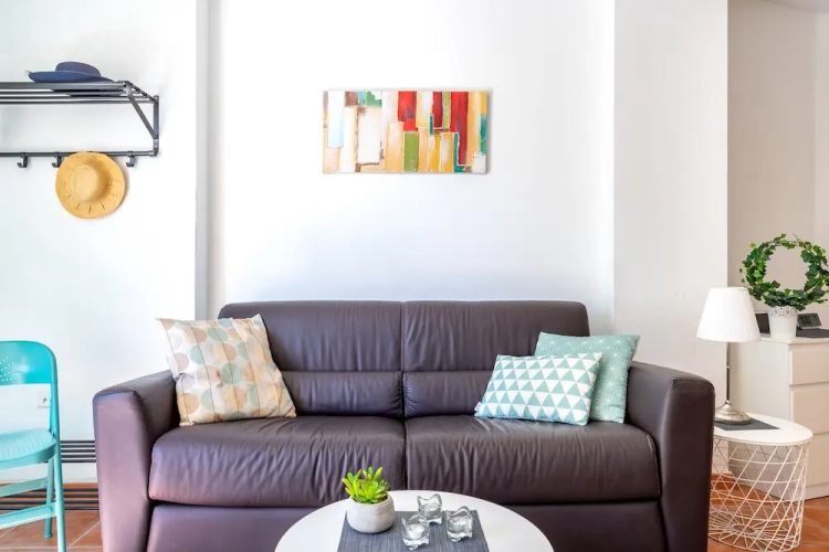 Beachside Apartment with Garden Ref 89