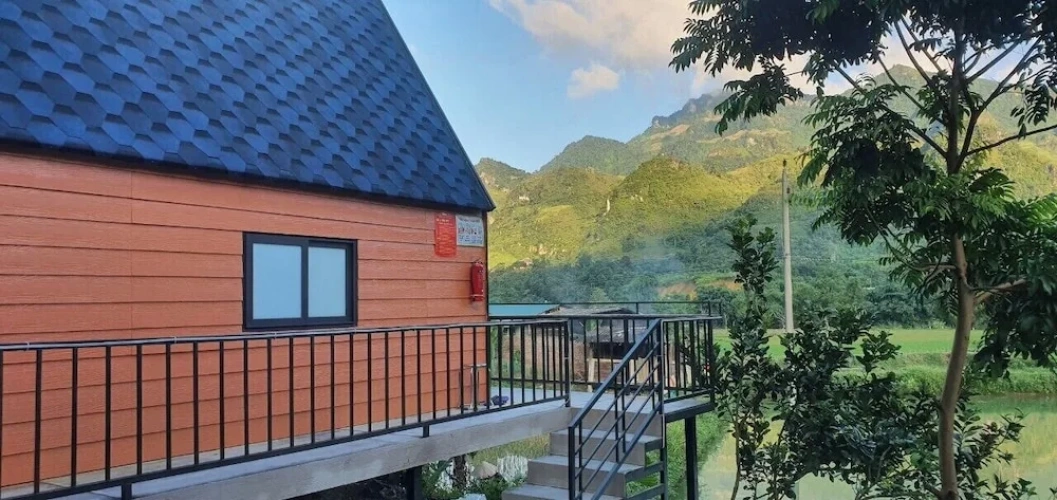 Standard Quadruple Family room with balcony and with mountain view