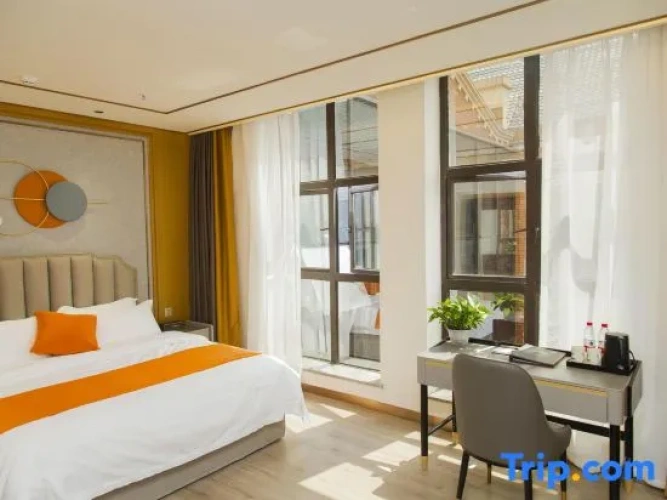 Standard Double room with city view