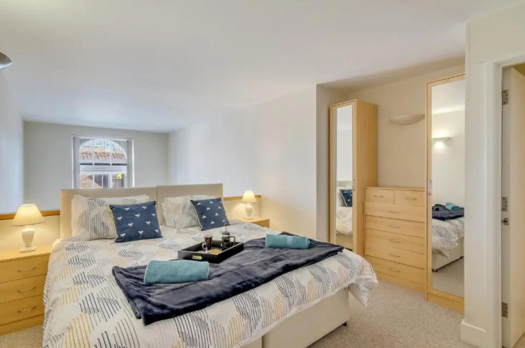 King St 1 bed apartment