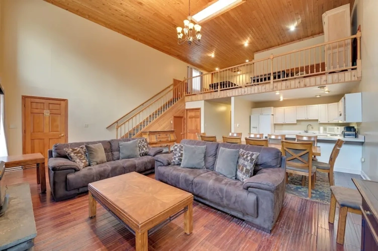 4 Bedrooms Apartment
