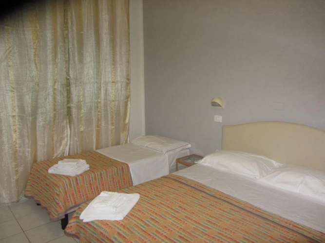Easy Hotel