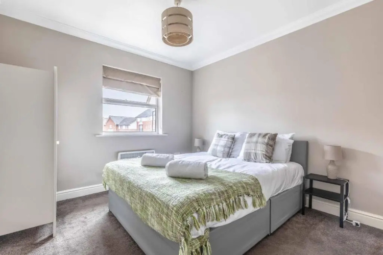 Cosy Central Windsor Apartment & Free Parking!