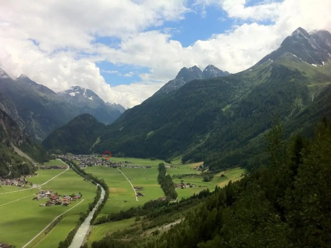 2 Bedrooms Apartment with mountain view