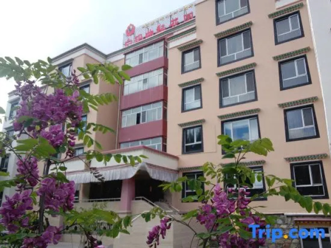 Padma Chumig Garden Hotel