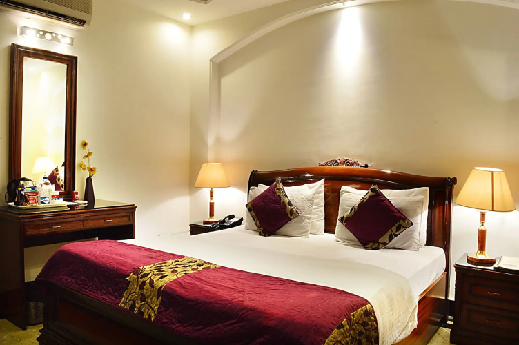Hotel Emperor Palms at Karol Bagh