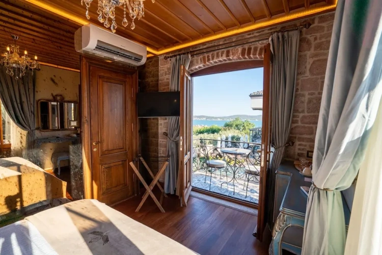 Superior room with partial sea view