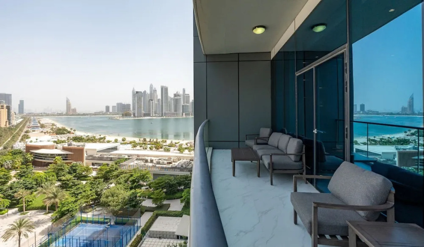 Modish Palm 3BR w Private Balcony Beach Access