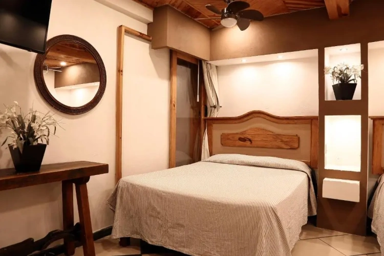 Standard Triple room