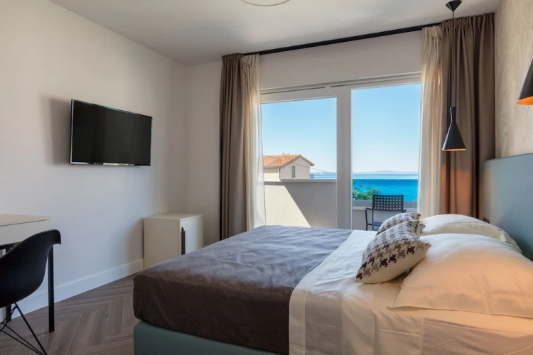 Deluxe Double room with balcony and with sea view
