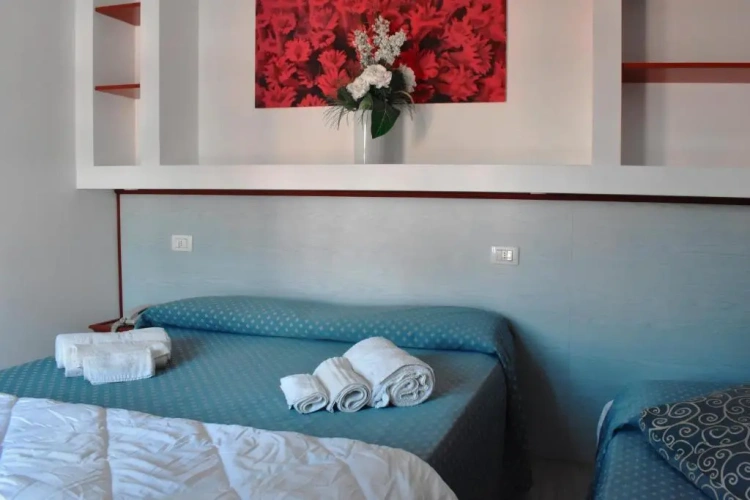Standard Triple room