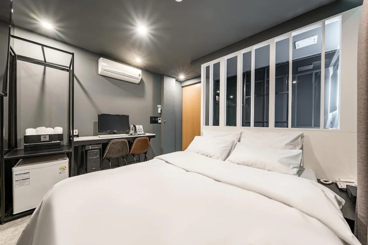 Shinchon Wol Hotel