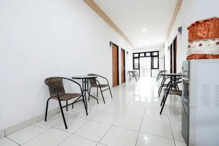 Super OYO 1251 Residence 8