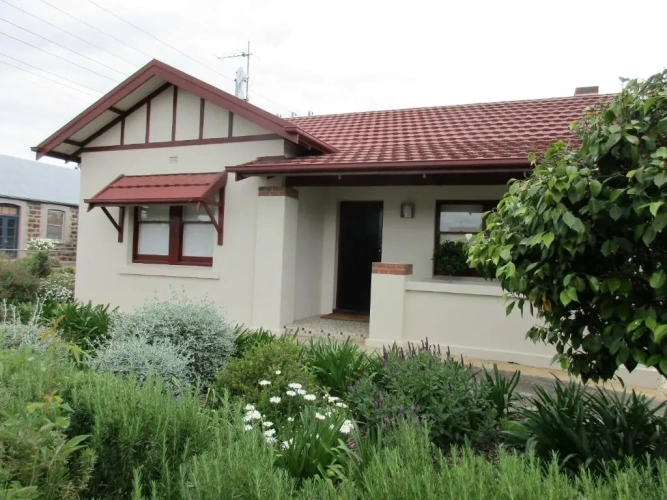 2 Bedrooms Cottage