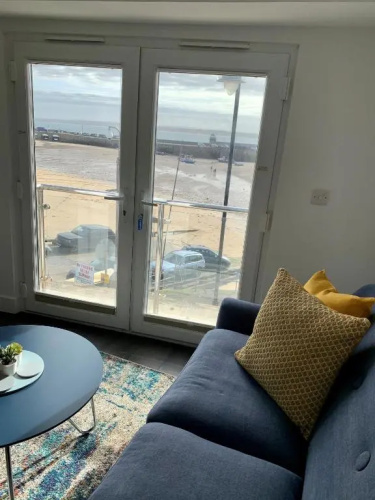 Modern studio apartment with stunning views!
