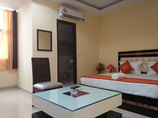 Deluxe Double room with city view