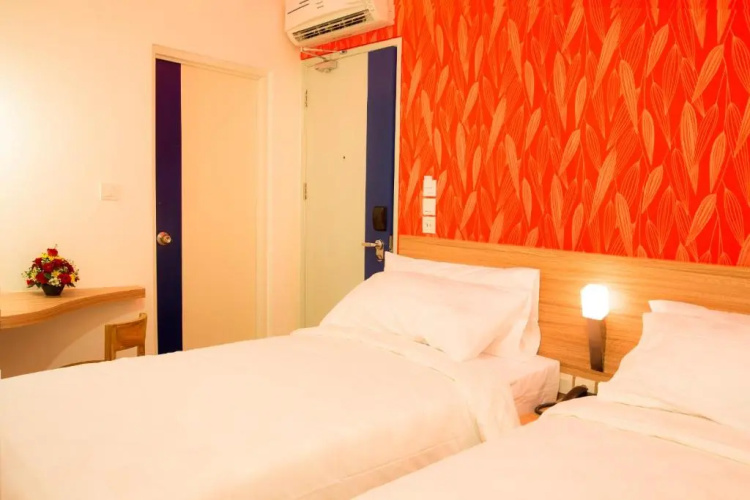 DeMira Hotel