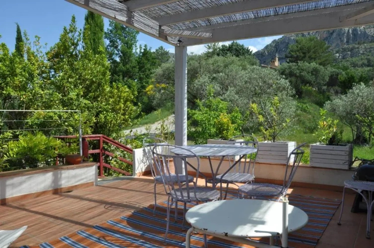 Studio with garden view