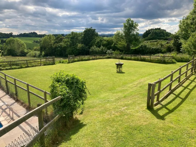 The Shepherd's Hut with seasonal Swimming Pool