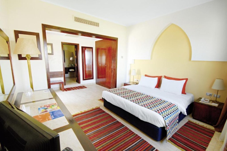 Superior Twin room with pool view
