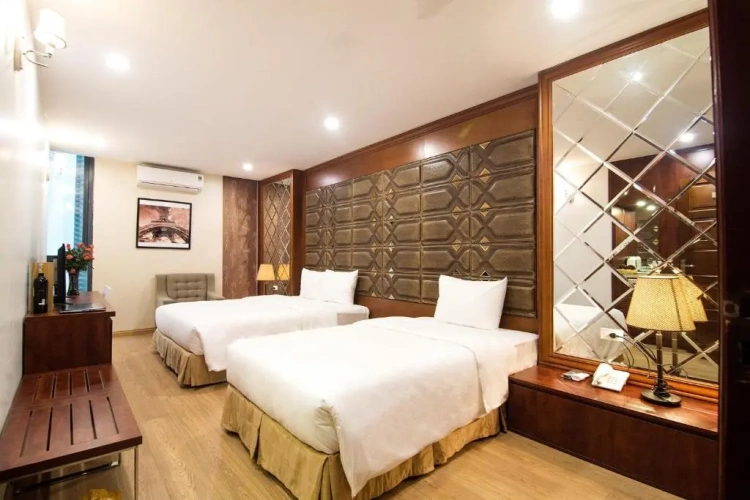 Standard Twin room with view