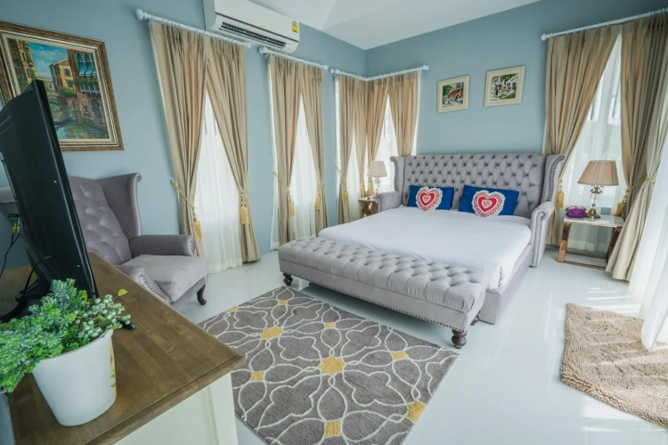 4 Bedrooms Villa
