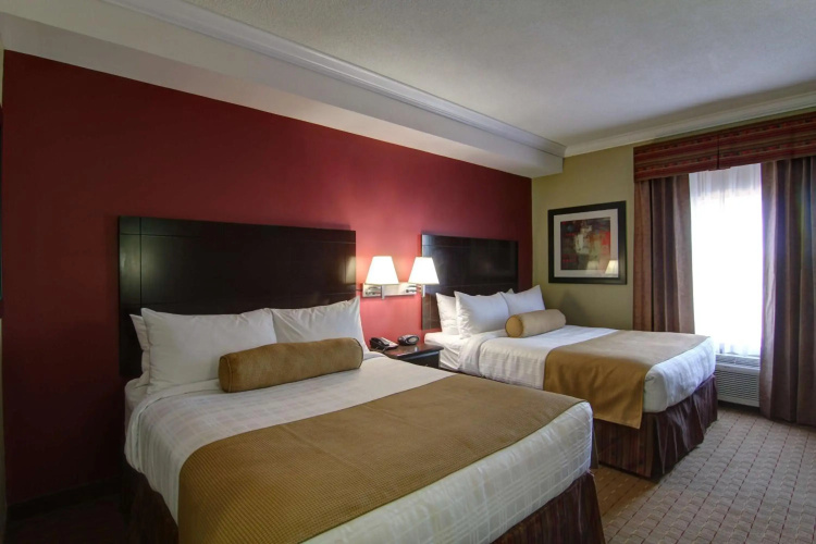 Best Western Plus Bowmanville