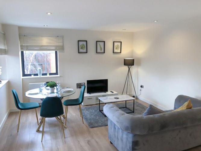 2 Bedrooms Apartment