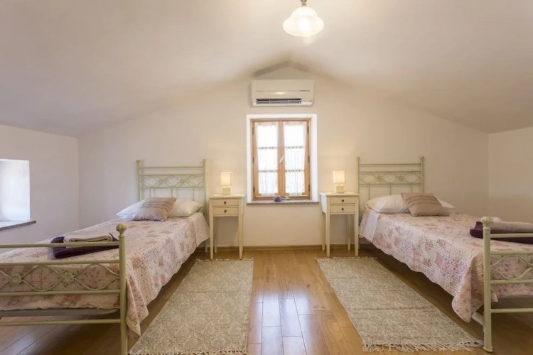3 Bedrooms Cottage
