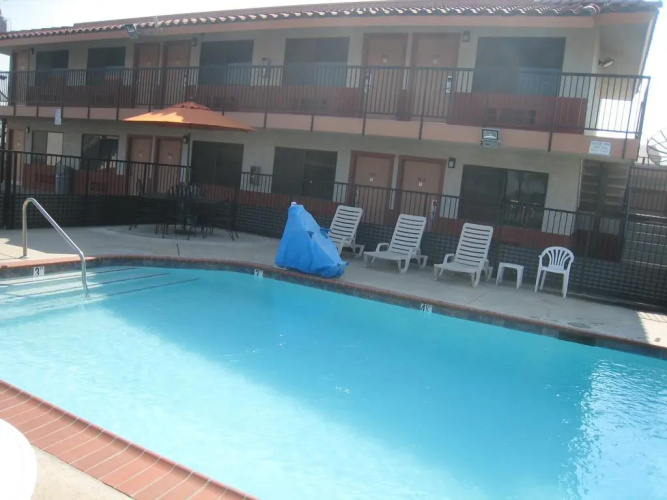 Motel 8