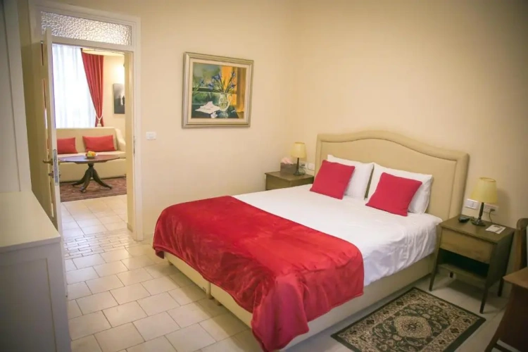Deluxe Suite