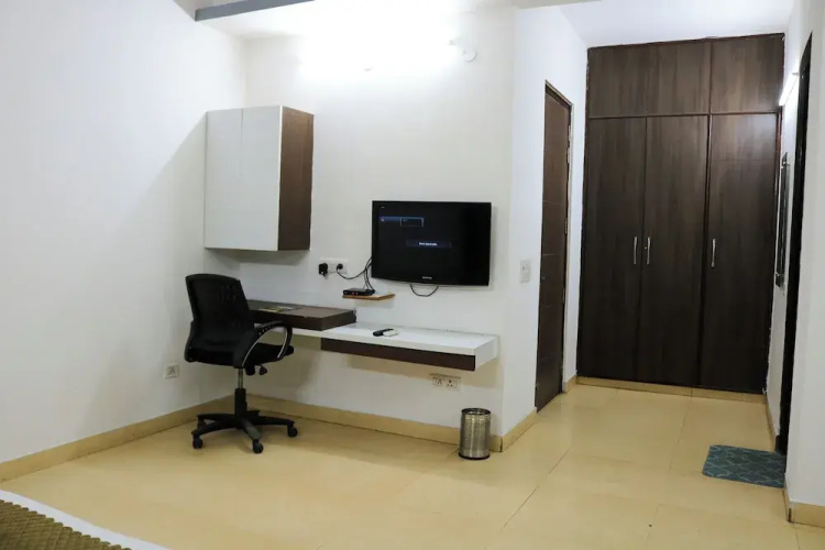 Vinayak Stay Sector 43