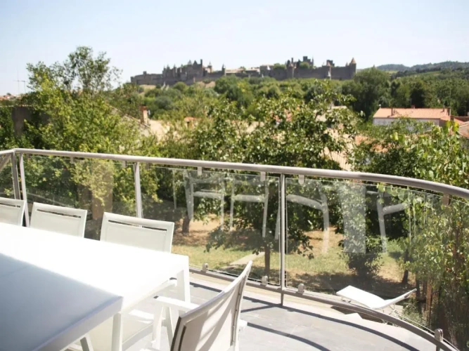 3 Bedrooms Apartment