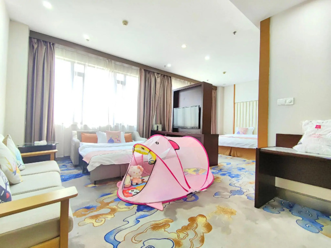 Phoenix Jinghua Hotel