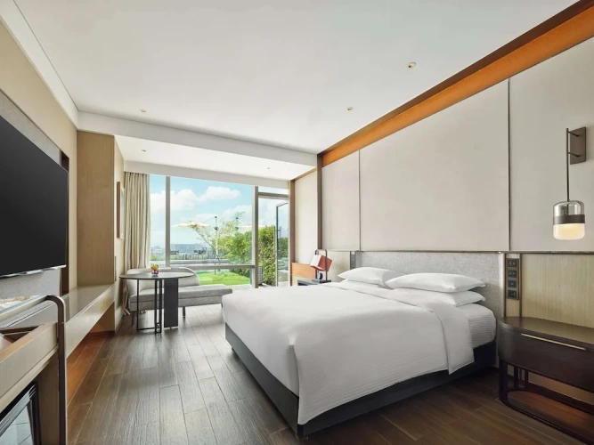 Double Club room with lake view