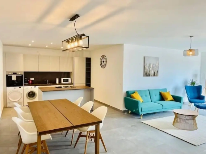 Deluxe Apartment with balcony