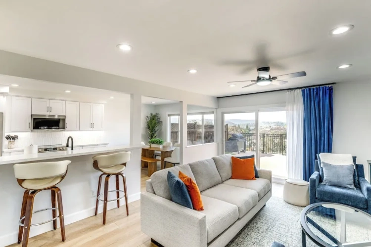 4 Bedrooms Apartment