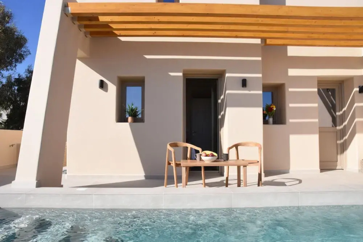 Santorini - Villa - Sleeps 4 - Pool - Parking